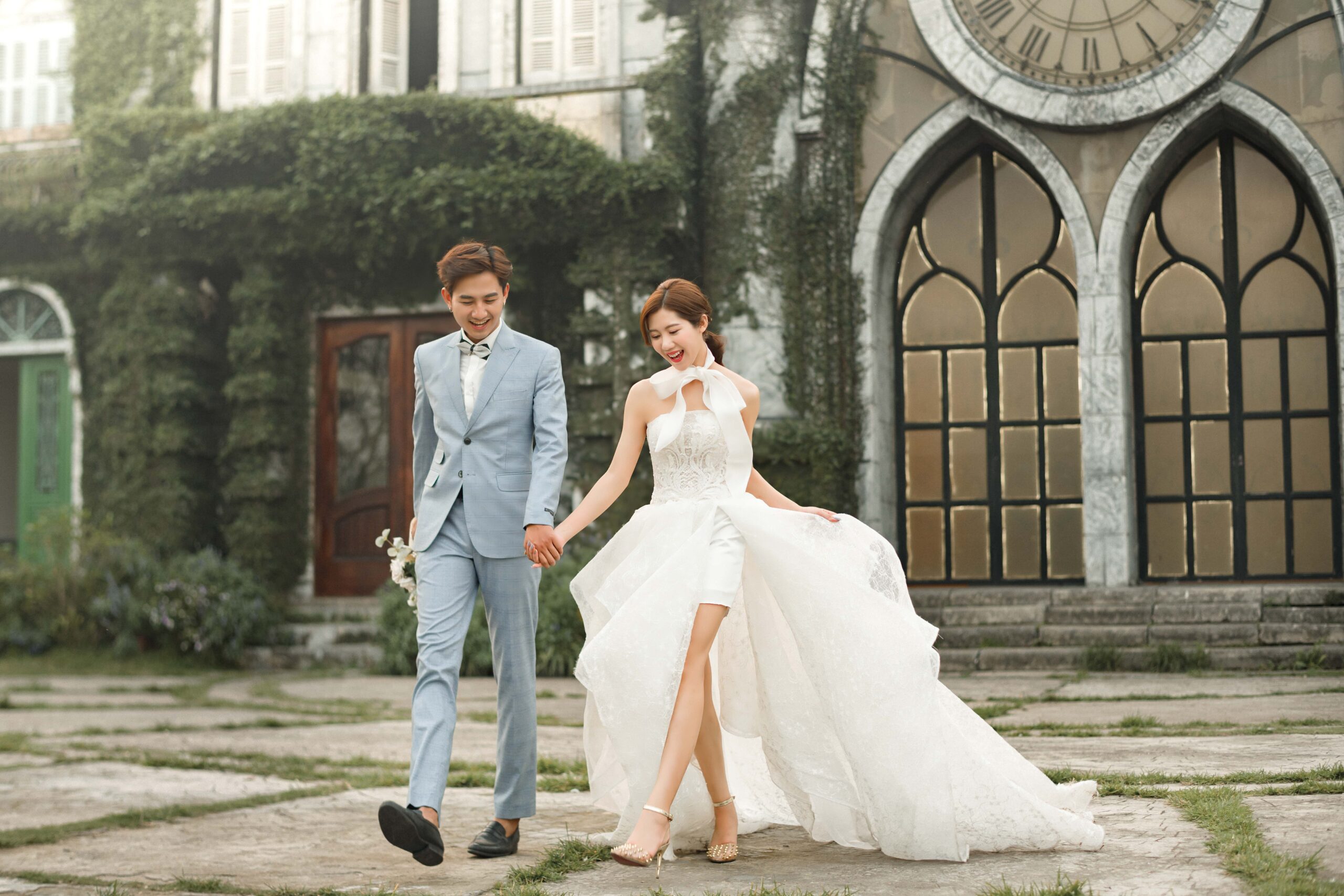 Chụp ảnh cưới nên mặc vest màu gì