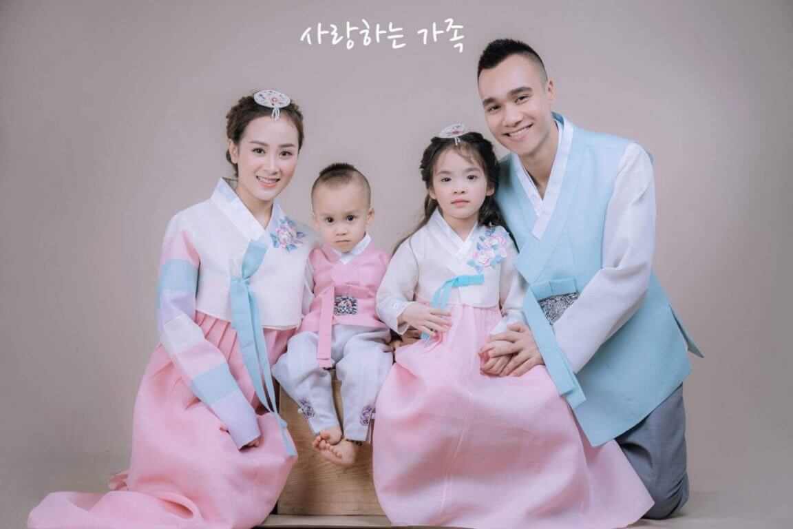 Chụp ảnh gia đình kiểu Hàn Quốc: Bí quyết & cách chụp đẹp