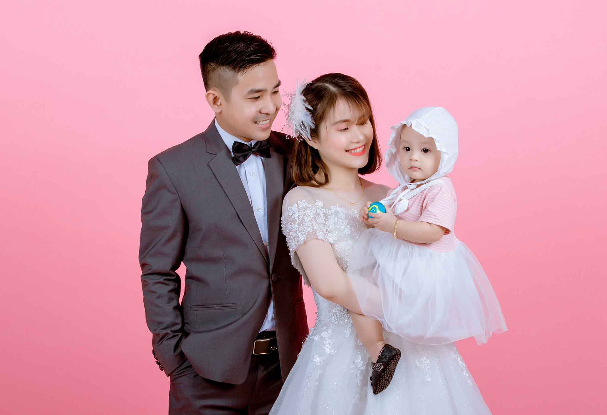 Chụp hình gia đình nhân ngày sinh nhật