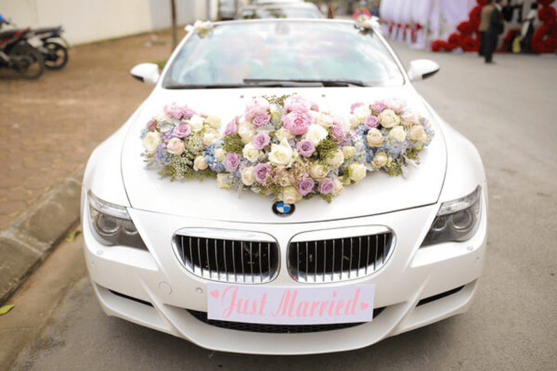 Trang trí xe hoa bằng hoa cẩm tú