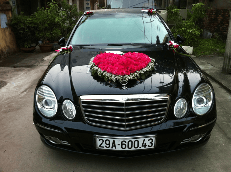 trang trí xe hoa màu đen