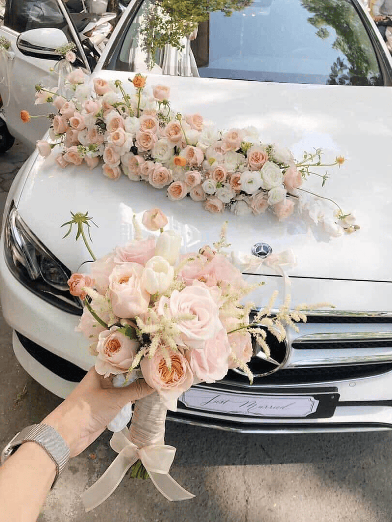 trang trí xe hoa bằng hoa mẫu đơn