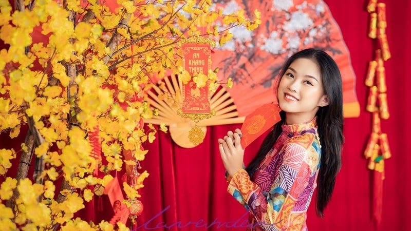 tạo dáng chụp ảnh tết